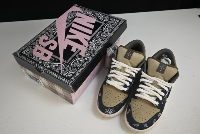 travis scott x nike sb dunk low ct5053-001
