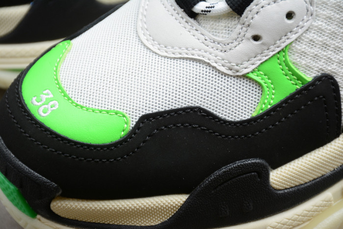 Ba*len*cia*ga triple s w09o5 9033