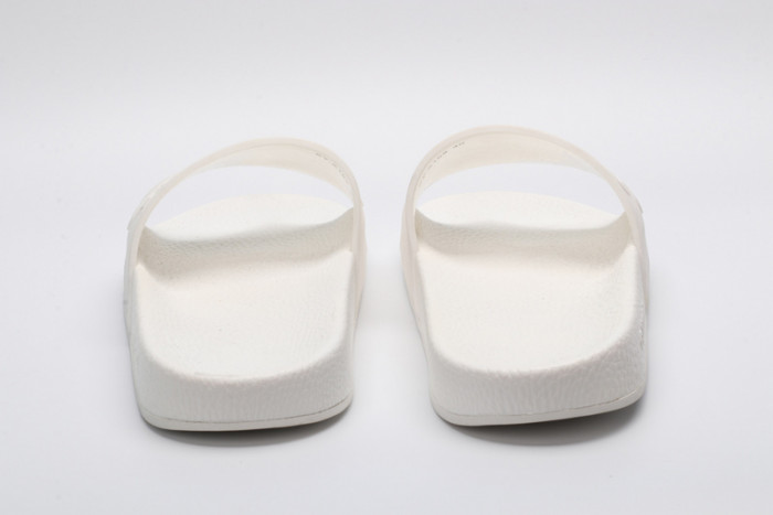 g*u*i slippers d6586