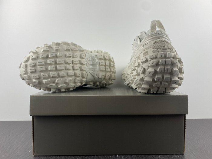 Ba*len*cia*ga defender trainers w2raa 9110