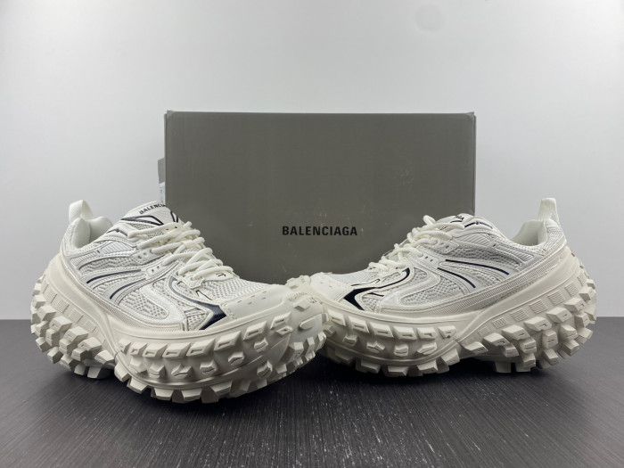 Ba*len*cia*ga defender trainers w2raa 9110