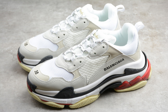 Ba*len*cia*ga triple s w09o5 9024