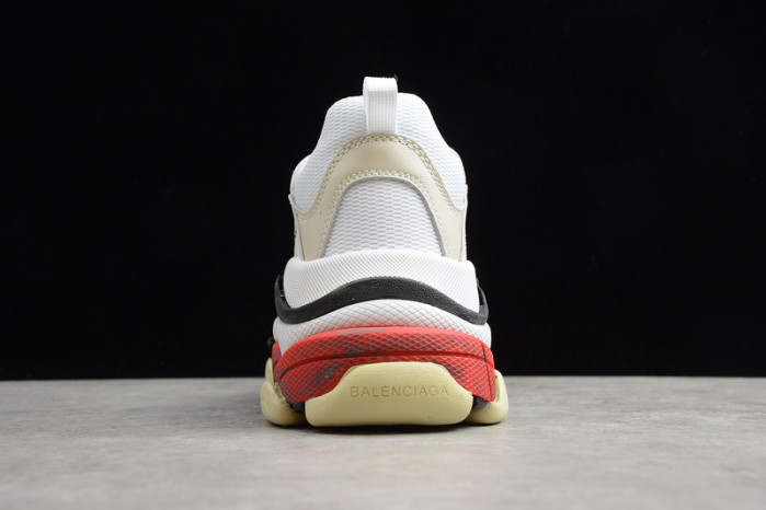 Ba*len*cia*ga triple s w09o5 9024