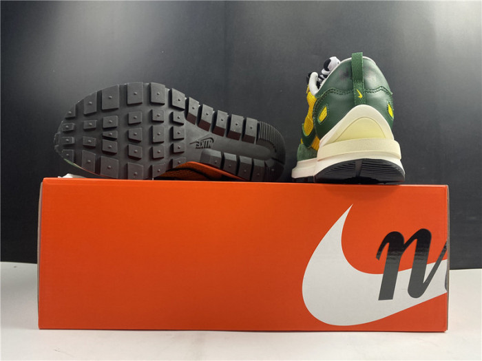 sacai x nike vaporwaffle “tour yellow” cv1363-700