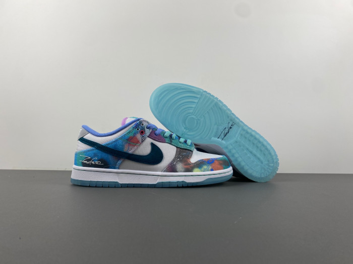 futura laboratories x nike sb dunk low hf6061-400