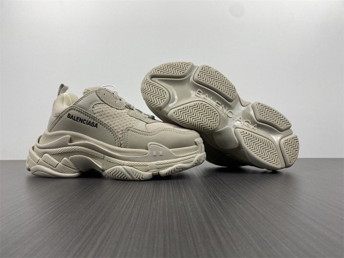 Ba*len*cia*ga triple s sneaker w2fw1 9700