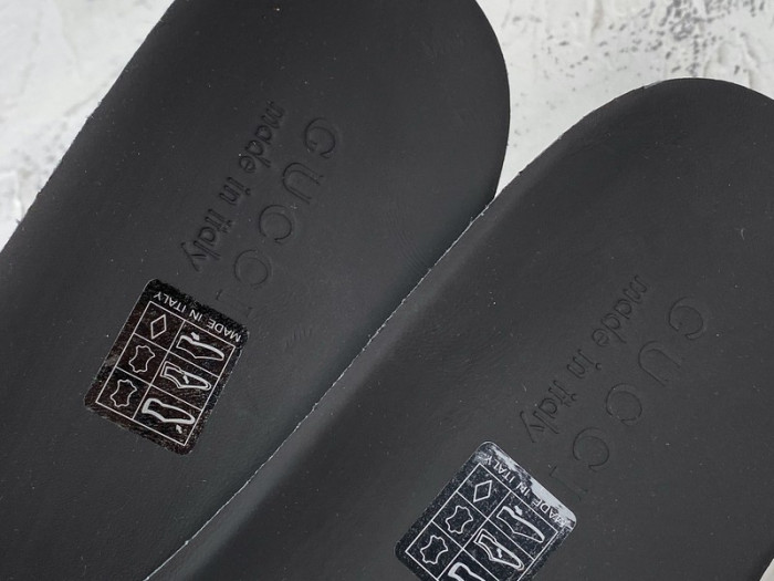 g*u*i ace embroidered low-top sneaker e2271