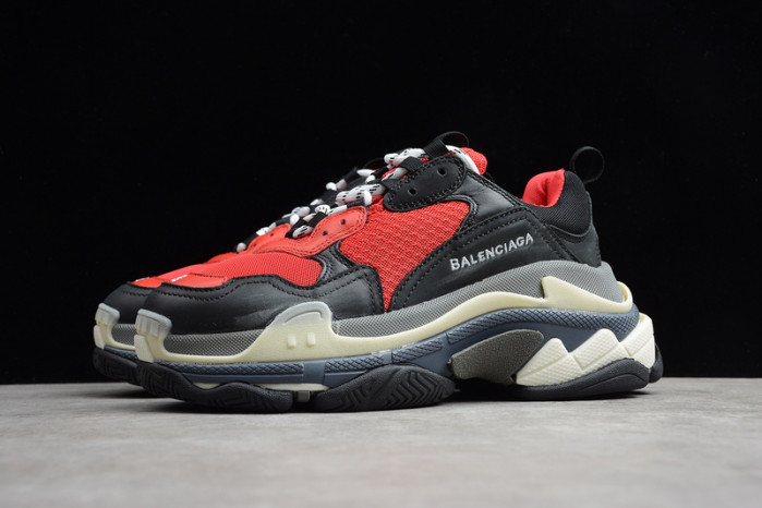 Ba*len*cia*ga triple s w09o5 9032