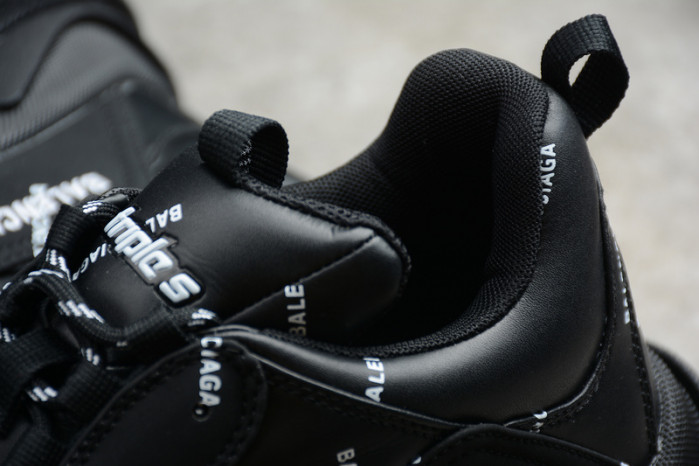 Ba*len*cia*ga triple s triple black tt2591