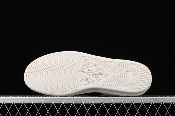 g*u*i ace embroidered low-top sneaker white with stars e1244