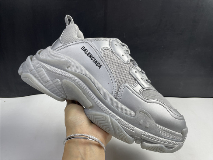 Ba*len*cia*ga triple s sneaker w2fs2 8100