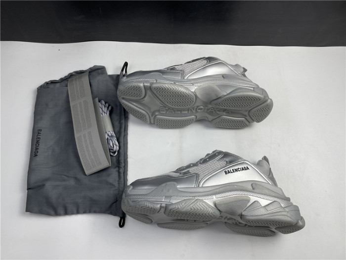 Ba*len*cia*ga triple s sneaker w2fs2 8100