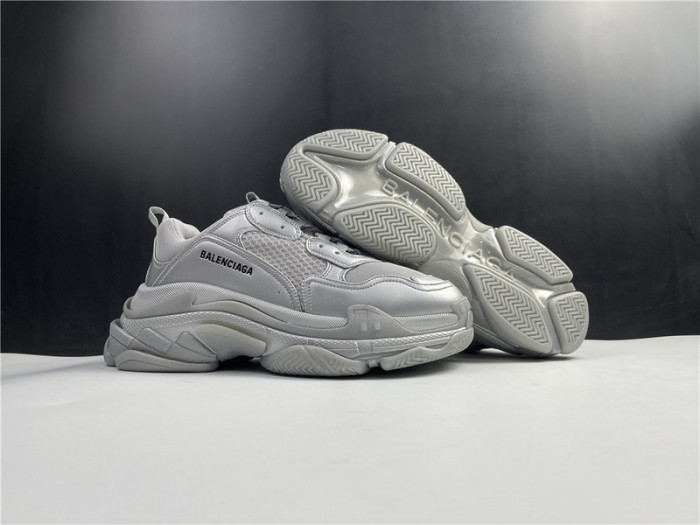 Ba*len*cia*ga triple s sneaker w2fs2 8100