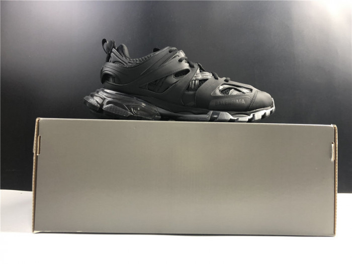 Ba*len*cia*ga track w3gb1 7302