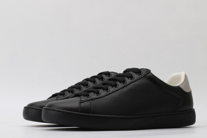 g*u*i ace embroidered low-top sneaker e2331