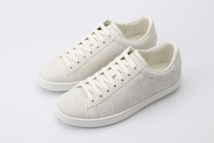 g*u*i ace embroidered low-top sneaker e2332