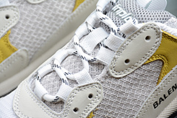 Ba*len*cia*ga triple s w09o5 9025