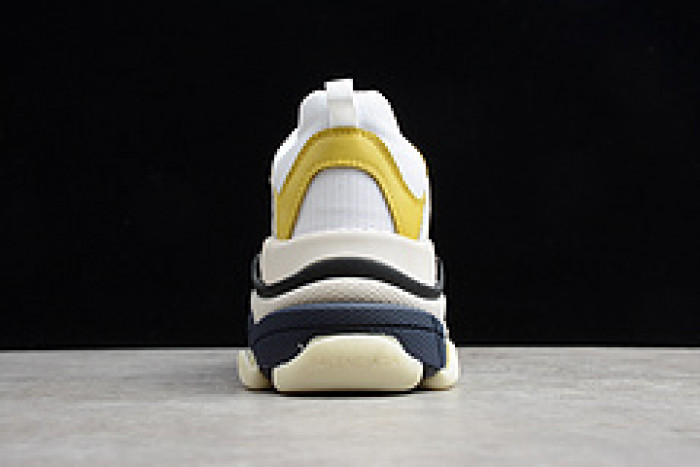 Ba*len*cia*ga triple s w09o5 9025