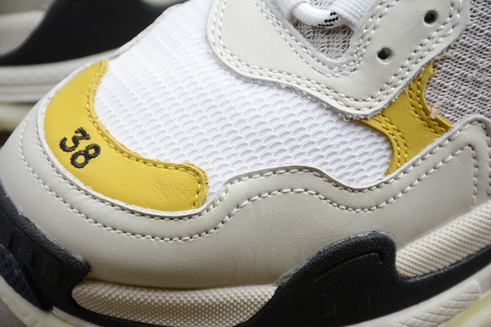 Ba*len*cia*ga triple s w09o5 9025